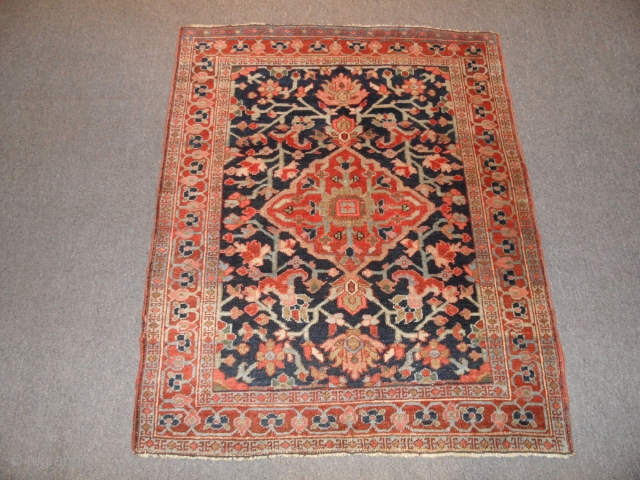 Small Heriz 104x140cm.
Very nice small Heriz in good condition. All natural colours.

                     