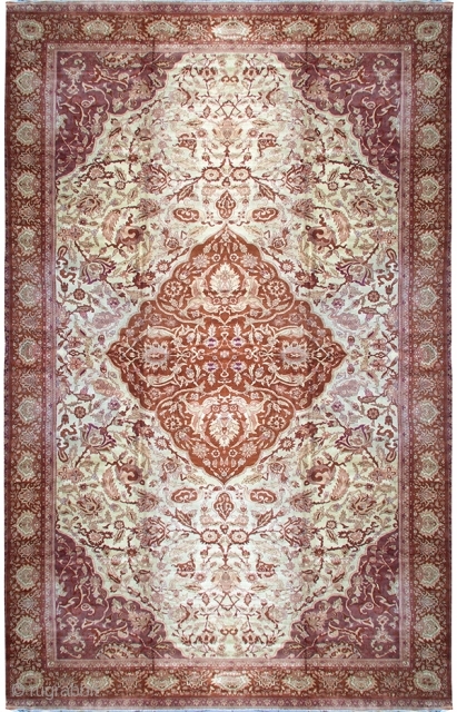 Bürüngüz Central Tukey
Over 70 years.Wool on cotton. Size 28'x11'ft                        