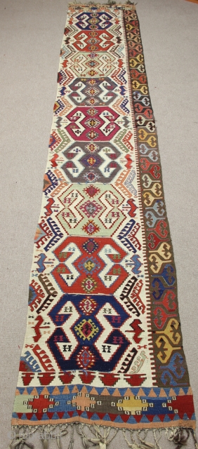 Anatolian Kelim

size : 420 x 0,77 cm                          