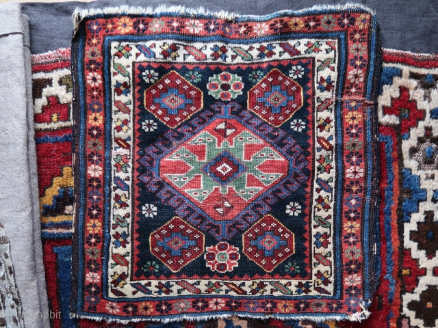 Delicate, unusual and colorful Varamin bagface ( 57 cm x 56 cm)
Condition visible on pictures                  