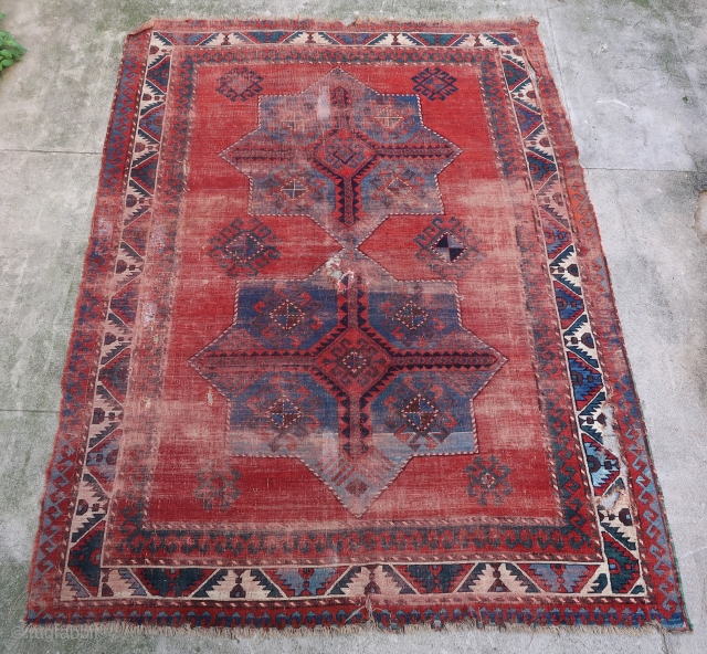 Old fine and beautiful caucasian (Kazak?) rug with Akstafa medallions (230 cm. x 172 cm.)
Several colors difficult to see on pictures, including some brown and a purple resulting from an overdyed brow  ...