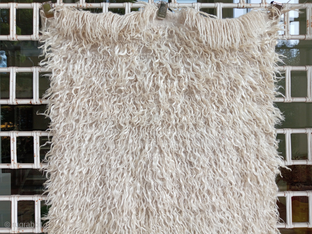 Old and lovely tulu anatolian rug (150 cm x 90 cm)
This small rug is made of unspun natural soft and shiny wool of the best quality.
Authentic and very modern as a decorative  ...