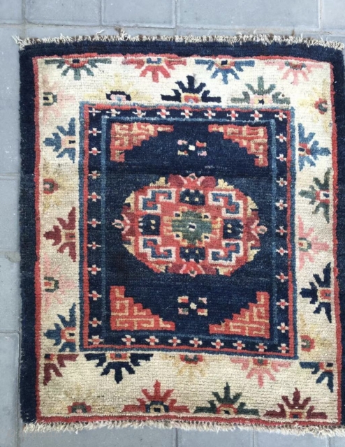 Tibetan rug, blue background with single group flower pattern. Wool warp and weft. Late Qing Dynasty. Good age and condition.63*76cm(25*30”)             