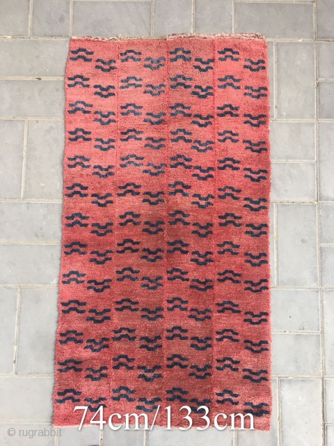 Tibetan rug, red color with tiger veins. More than 120 years old. Good age and condition.
Size 133*74cm(52*29”)

This is contemporary / fake. Please post only antique pieces. Thanks!      