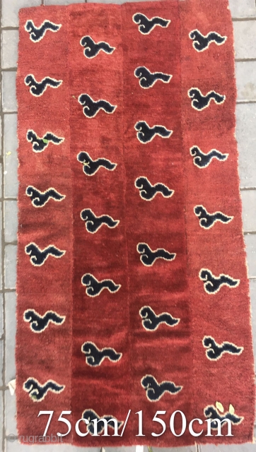 Tibetan rug. Red background with lucky cloud pattern. Good age and condition. Size 75*150cm(29*59”)


rugrabbit note: This is a fake.              