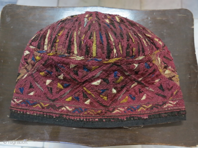 Very old Tourkmen hat silk price:POR                           