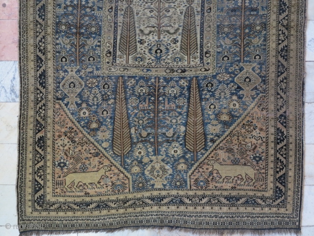 A beautiful Qhashqhai with great design wool on wool age: about 120 years old size: 200 x 141 cm price: SOLD
            