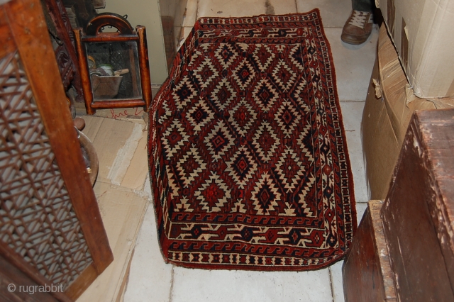a beautiful Antique Usmal dhog in a very good condition. the size is 109 x 64 cm. For more informations, kindly contact me          
