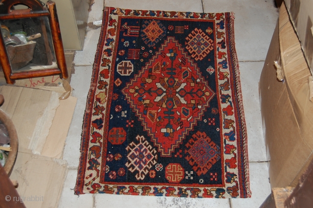 a beautiful carpet jhallar with beautiful colours. it has natural colours and the size is 77 x 53cm. for more informations, please contact me         