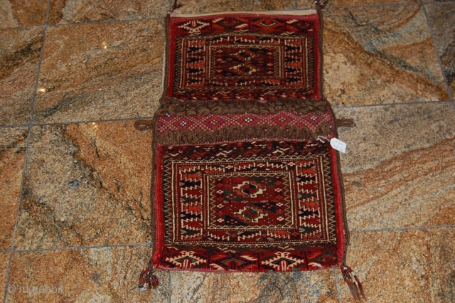 beautiful turkmen carpet donkey beg. it is in a very great condition with natural colours as you can see inthe pictures. for more informations, kindly contact me      