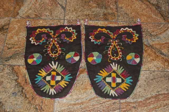 A BEAUTIFUL PAIR OF AYNAH KHALTA LAKAI IN A VERY GREAT CONDITION. FOR MORE INFORMATIONS, PLEASE CONTACT ME               