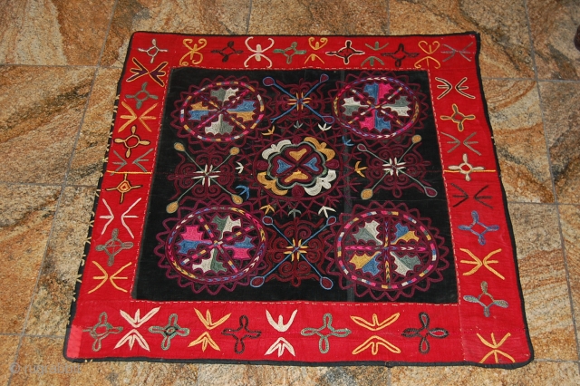 beautiful khirghiz embroidery in a very good condition with beautiful colours. for more informations, please contact me                