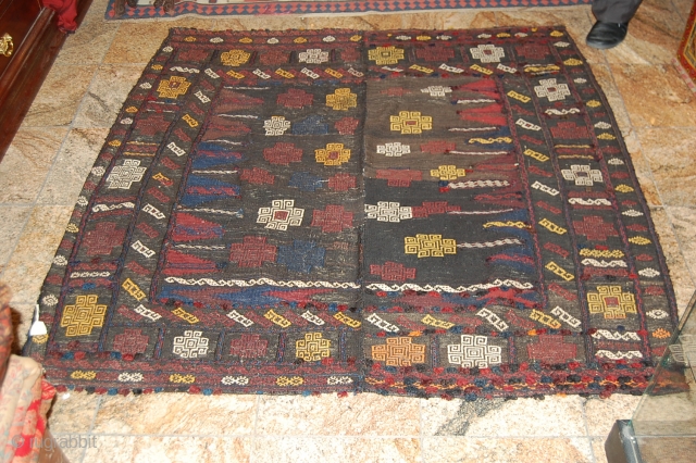 Antique Balouchi sufrah kilim in a very good condition. the size is 139 x 128 cm. for more informations, please contact me           