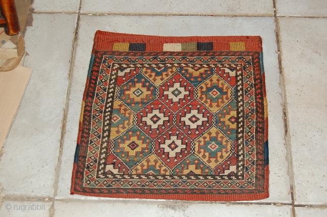 A BEAUTIFUL SUMAK THORBAH IN A VERY GOOOD CONDITION.THE SIZE IS 34 X 34CM. FOR MORE INFORMATIONS, PLEASE CONTACT ME             
