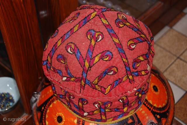 a beautiful hand made turkmen emboidery head in a very good condition. for more informations, please contact me               