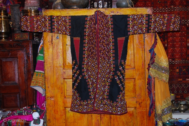 A fabulous Black Tekke chapan in a very great condition.                       