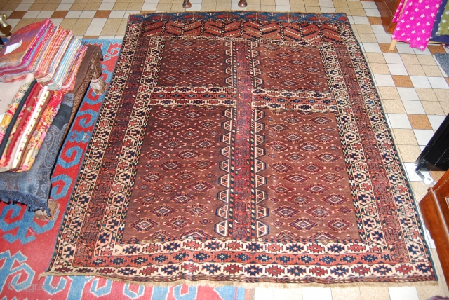 A fabulous Yamud turkmen. the size is 142 x 176 cm.                      