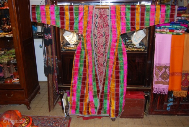 A BEAUTIFUL VELVET CHAPAN 19TH CENTURY FROM UZBEKISTAN WITH BEAUTIFUL COLORS. IT'S IN A GREAT CONDITION
FOR MORE INFORMATION, KINDLY MAIL ME            