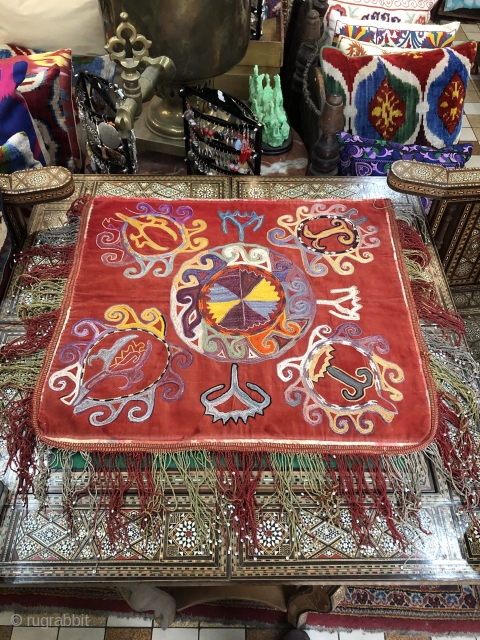 Beautiful Lakai from Uzbekistan 19th century

it is in a very good condition

The size is 50 x 56 cm

for more informations and pictures, kindly contact me        