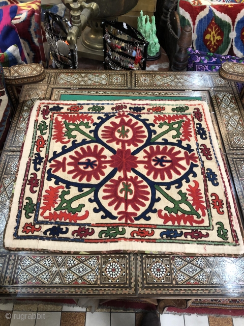 Beautiful Lakai from Uzbekistan 19th century

it is in a very good condition

The size is 49 x 55 cm

for more informations and pictures, kindly contact me        