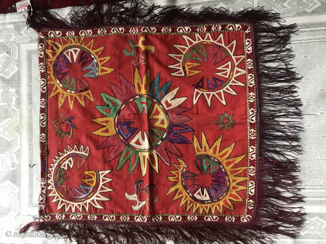 a BEAUTIFUL ANTIQUE LAKAI HAND MADE EMBROIDERY. THE SIZE IS 47 X 52 CM . FOR MORE INFORMATIONS PLEASE CONTACT ME.            