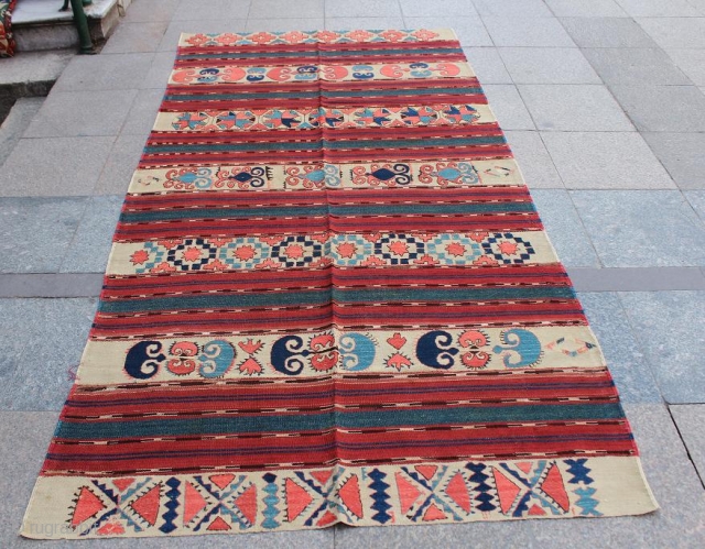 Uzback Lakai kilim 
size: 135 x 264 cm                         