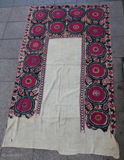 Very old Central Asia Ura tube Suzani
size : 138 x 235 cm                     