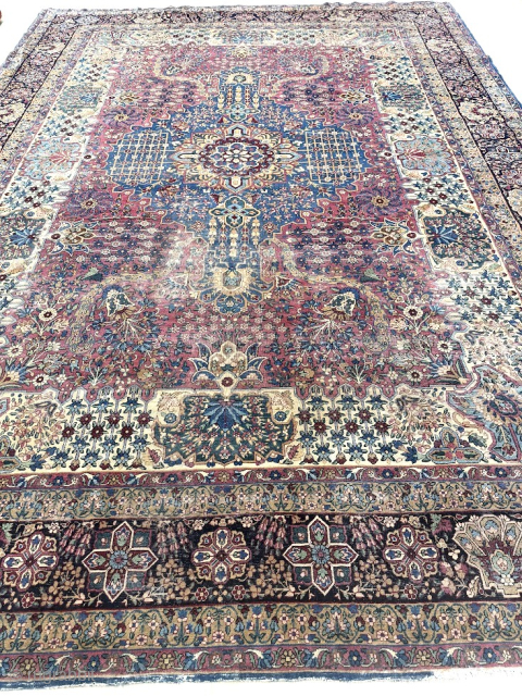 Antique Raver Kirman Cir:1930
It has some miner damages and wears spots.
Size: 14' X 10'2"
Zahirpour@gmail.com