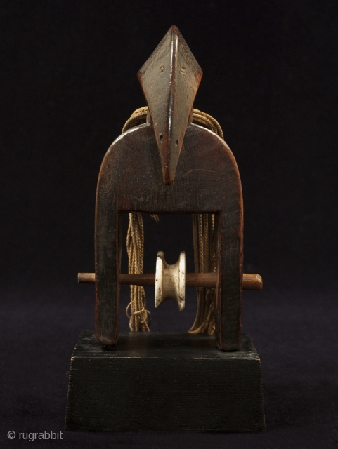 Hornbill heddle pulley.
Senufo, Ivory Coast.
6-1/2" by 3" (16.5 by 7.5 cm).
Mid 20th century.                    