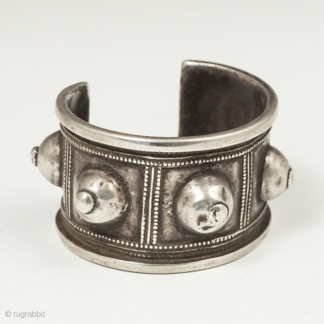 A very wearable silver cuff from Algeria with an opening of 1.25" (3.1 cm). It weighs 74 grams. 6.75" (17.2 cm) interior circumference by 1.5" (3.8 cm) wide. Early to mid 20th  ...