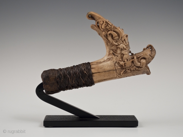 Mandau handle,
Kenyah/Kayan people, Borneo, Indonesia.
Horn, rattan, wood.
Late 19th to early 20th century.
5" (12.7 cm) long                  