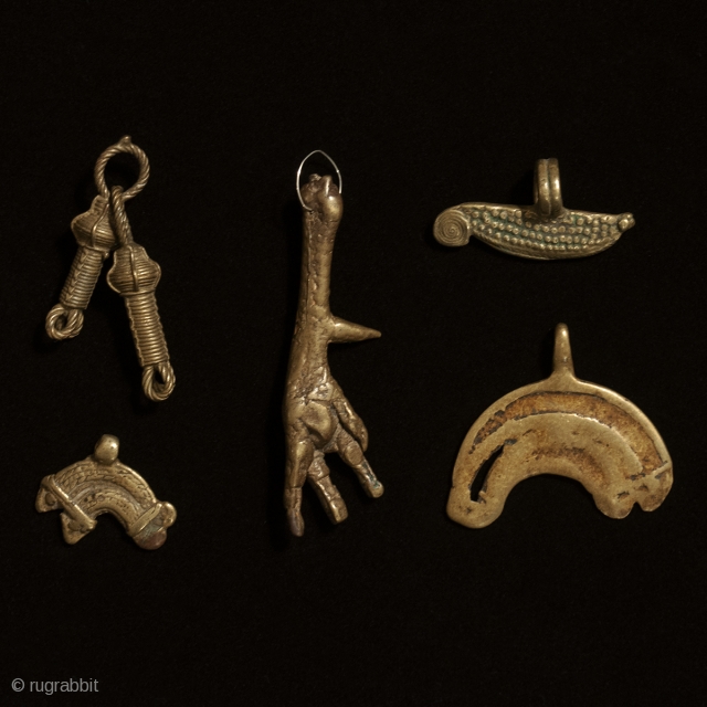 Pendants, West Africa. Bronze and brass alloy. Early to mid-20th century
#3574a   Skeins of rope goldweight 2" (5 cm)   $75
#3574b   Bird foot 3 1/2" (9 cm)   ...