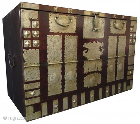 Antique Korean Ginko wood Bandaji (blanket chest)


Beautiful Northern Korean bandaji (blanket storage chest) with highly ornate white brass fittings incised with birds and flowers and auspicious symbols. The white brass plated mounts  ...