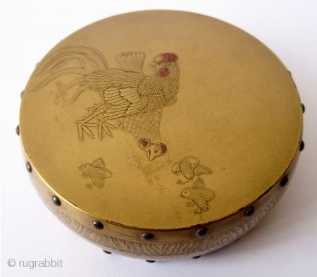 Exquisite 18th C. Japanese Lacq. Incense Box with Rooster and Chickens
Japanese incense box in the form of a flattened drum with realistic wood grain pattern in gold flake togidashi maki-e lacquer and  ...