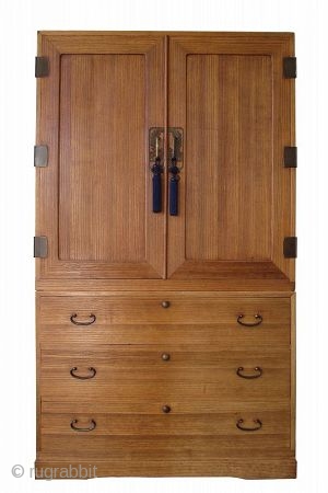 Antique Japanese 2 Section Isho Biraki Tansu Kirinoki Taisho Era

An antique Japanese 2 section Isho Biraki Tansu (Kimono Chest with hinged doors) made entirely of Kirinoki (Paulownia) wood. The two doors open  ...