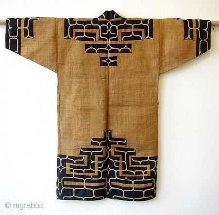 Japanese Ainu Robe, Woven Elm Bark


Japanese traditional tribal robe worn by the Ainu people of Northern Japan. Hand woven out of fine strips of elm bark with wide strips of dark indigo  ...