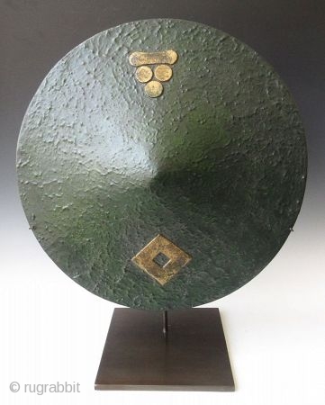 Japanese Edo Green Lacquer Mori Clan Jingasa

Japanese circular jingasa with a gradual domed top, rough textured to simulate leather. The composition is of bamboo, paper, layers of Urushi lacquer work with green  ...