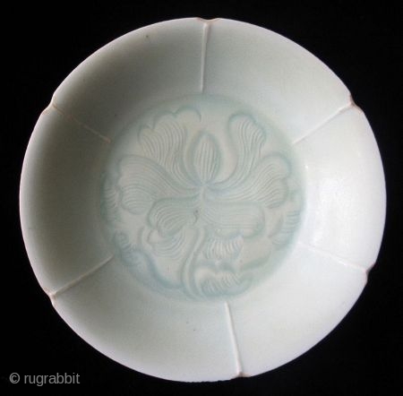 Antique Chinese Qingbai Foliate Dish

Chinese Celadon Qingbai dish, with foliate edges and petal form walls framing the well. The center well is incised with a blossoming flower motif. The foot is slightly  ...