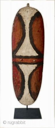 Rare Antique Oceanic Mendi Shield

A rare Mendi wood shield from the Southern Highlands Provence, Papua New Guinea made of wood, natural pigment with a natural fiber strap. The shield is a regionally  ...