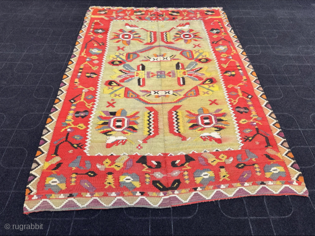https://zubaidatribalrugs.etsy.com/listing/1871336332                                