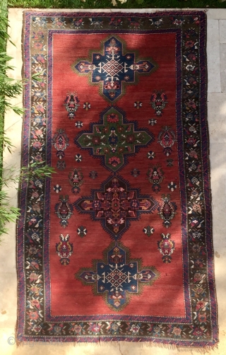 Description and origin: Karabagh runner, Armenia, with a quadruple medallion in the main field and interesting minor designs.

Dimensions: 257 cm x 147 cm

Age: around 100 years       