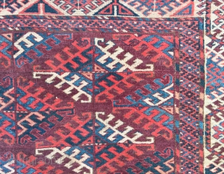 Description and origin: Yomut main rug. From Turkmen tribe.

Dimensions: 300 cm x 200 cm

Age: around 100 years

Condition: overall goo condition. Normal wear and tears, notably at fringe level. One minor whole.  