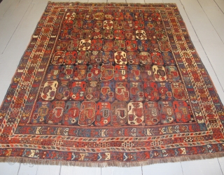 Very attractive antique Khamseh Rug, 2.00m x 1.70m (6' 7" x 5'7"). Great design. 
www.aaronnejad.com
                  