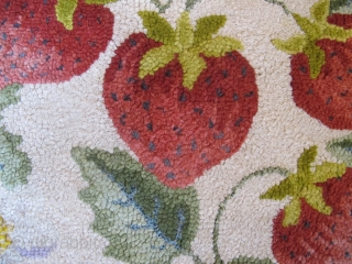 American Hook Rug, 100cm x 59cm (3'3" x 2") Second Half of 19th century.                   