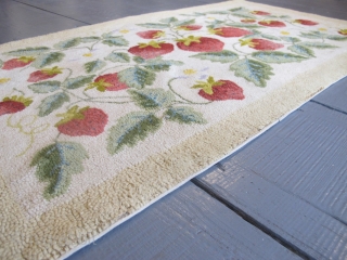 American Hook Rug, 100cm x 59cm (3'3" x 2") Second Half of 19th century.                   