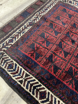 Beluch Bagface 1900's
Feet: 2.4 X 2.4
Size: 70 X 70 
neutralrug@gmail.com 
+905448051068 
IG: @neutralrug 
https://www.instagram.com/neutralrug?igsh=MXNqdDl5N3NucG9haQ%3D%3D&utm_source=qr Emre Neseli                 