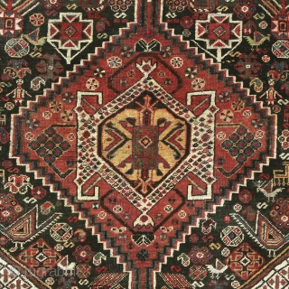 Antique Khamseh or Qashqai rug, early 20Th century. 258 x 167cm (101,5” x 66”).

A piece with excellent quality of velvety wool, with varied and saturated dyes dominated by an opulent hue of  ...