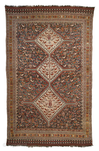 Antique Khamseh rug, Arab tribe, early 20Th century. 
303 x 189cm ( 119”x 74,5”)
South Persia Tribal

An imposing classic three medallions piece, formerly part of The Kosow Collection, the most important private collection  ...