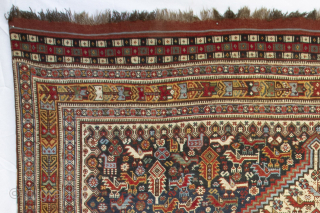 Antique Khamseh rug, Arab tribe, early 20Th century. 
303 x 189cm ( 119”x 74,5”)
South Persia Tribal

An imposing classic three medallions piece, formerly part of The Kosow Collection, the most important private collection  ...