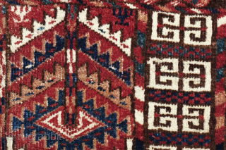 Antique Tekke Ensi, late 19th century.

166 cm x 115 cm

See more rugs in https://trybal.com.ar

Please contact direct mail: arq.abel.try@gmail.com               